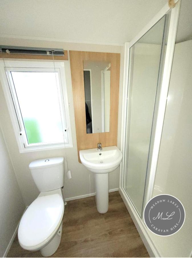 Palm Grove 181- Golden Palm - Pet Friendly, Wifi, Central Heating, Bed Linen - Meadow Lakes Caravan & Lodge Hire 查珀尔圣伦纳兹 外观 照片