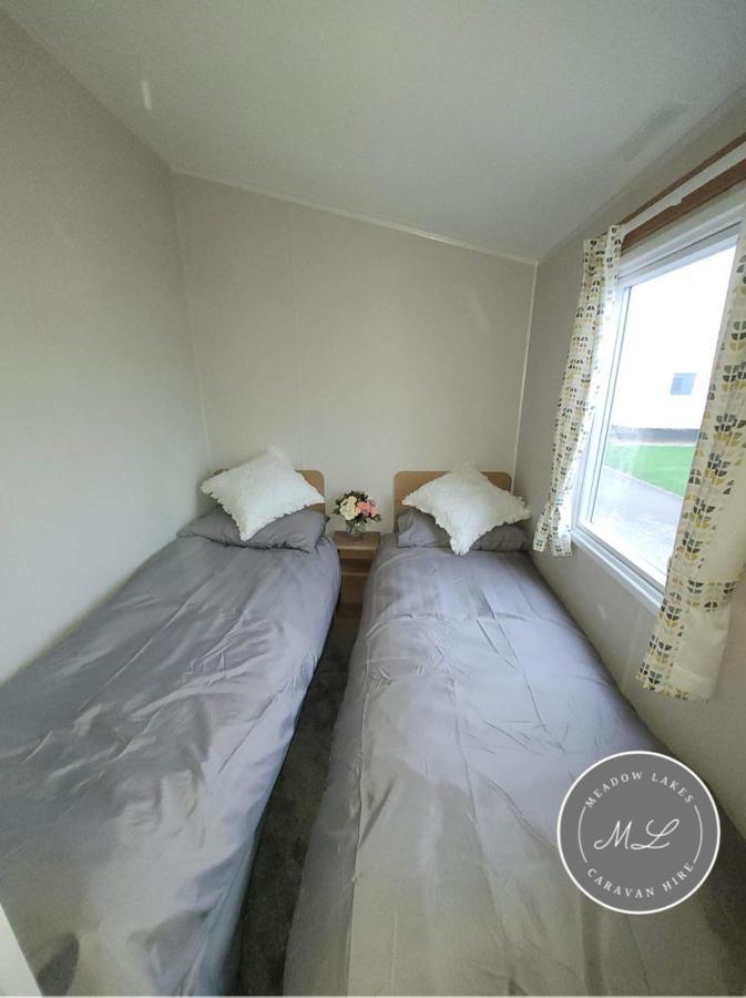 Palm Grove 181- Golden Palm - Pet Friendly, Wifi, Central Heating, Bed Linen - Meadow Lakes Caravan & Lodge Hire 查珀尔圣伦纳兹 外观 照片